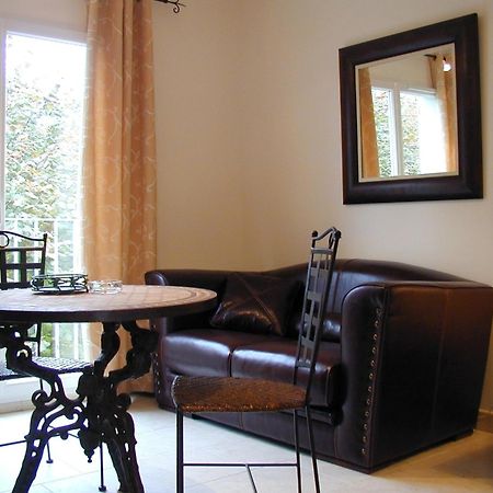 Residence Hoteliere La Marine Combleux Экстерьер фото